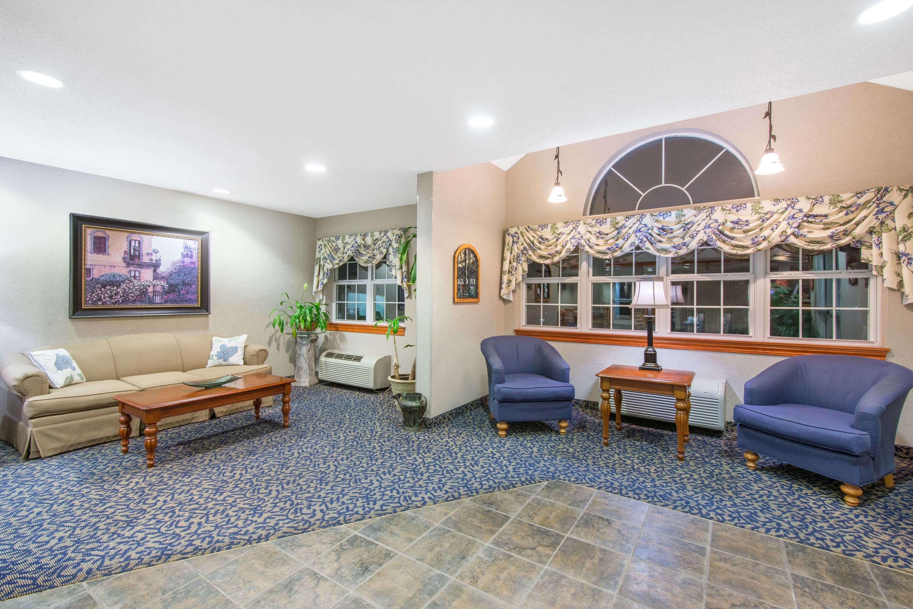 Microtel Inn & Suites by Wyndham Hazelton/Bruceton Mills Exterior foto